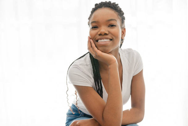 Young African American teen on a white background - Fotoğraf, Görsel