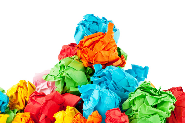 Concepto de reciclaje de papel con plántulas en blanco
 - Foto, Imagen