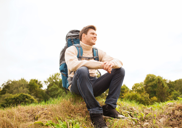 smiling man with backpack hiking - Foto, Imagem