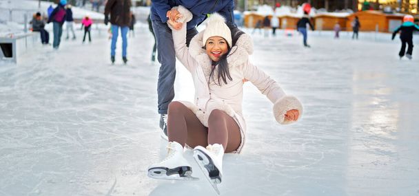 woman ice skating outdoors on winter day - Foto, Bild