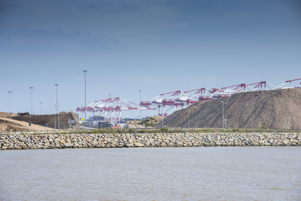 Red cranes of the port - Fotoğraf, Görsel