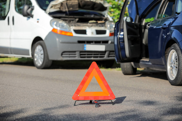 Emergency triangle stop sign near broken cars on road - Fotoğraf, Görsel