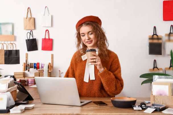 Female business owner drinking coffee in shop - Foto, Imagem