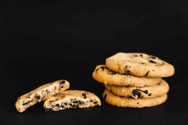 Close up view of cookies with chocolate chips on black background - Fotoğraf, Görsel