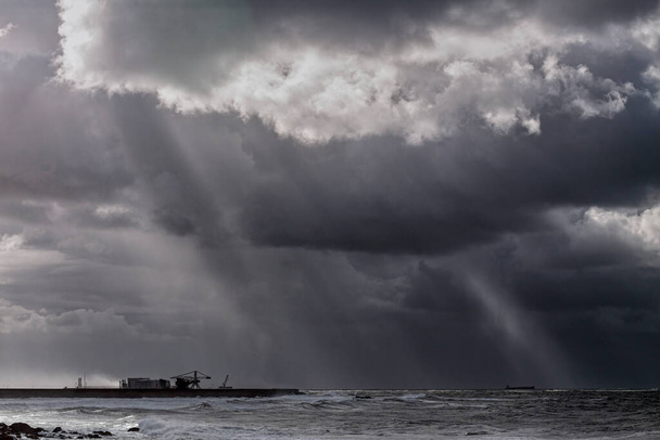 Leixoes harbor north wall against dark stormy sky - Foto, Bild