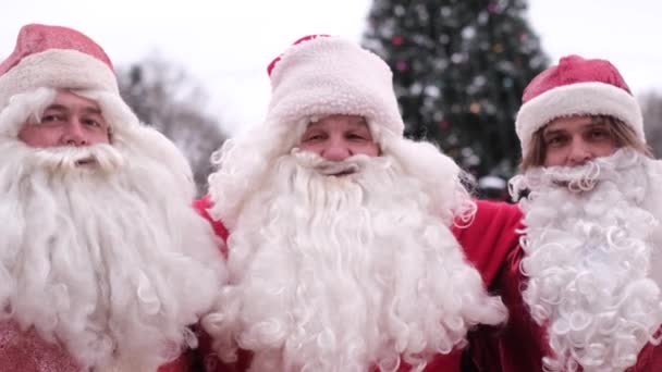 Santa Claus wishes children a Happy New Year and Merry Christmas, magic time for kids - Footage, Video