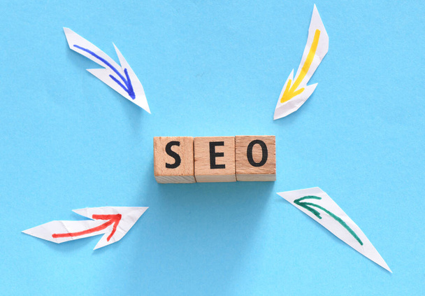 The word SEO made from scratch letters on a blue background - Fotoğraf, Görsel