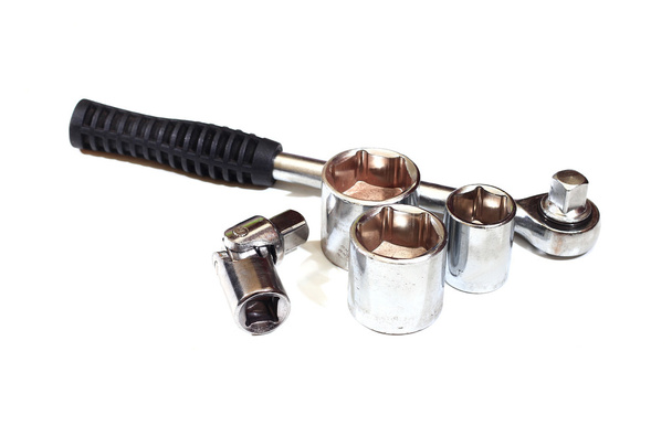 Металлический ключ с болтами и гайками
 - Фото, изображение