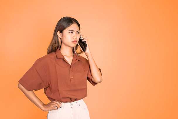 unhappy woman making a call using a smart phone - Foto, Imagen