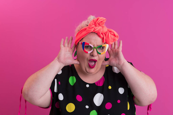 Happy Plus Size Woman Wearing Eyeglasses Smiling To Camera Standing Over Pink Background. Cheerful Millennial Female In Eyewear Posing In Studio. - Fotografie, Obrázek