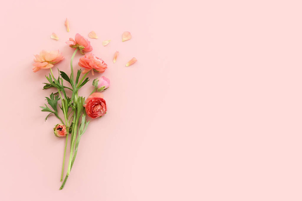 Top view image of pink flowers composition over pastel background - Foto, immagini