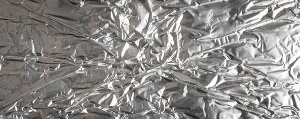 gyűrött alumínium fólia látható részletekkel. háttér - Fotó, kép