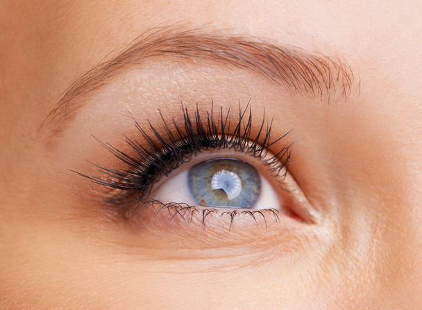 Beautifully flecked eye. Closeup of a young womans eye. - Foto, imagen