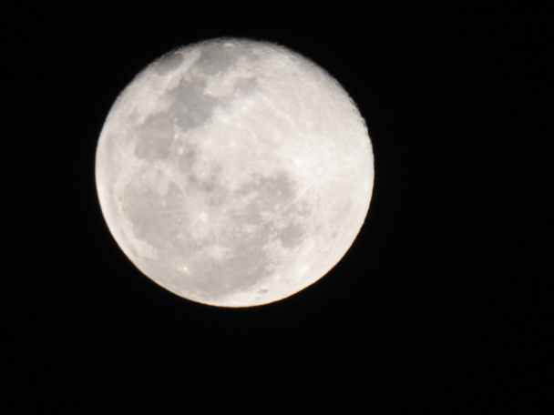 Close-up de bela lua cheia em um fundo preto noite em Bangalore, Karnataka, Índia - Foto, Imagem