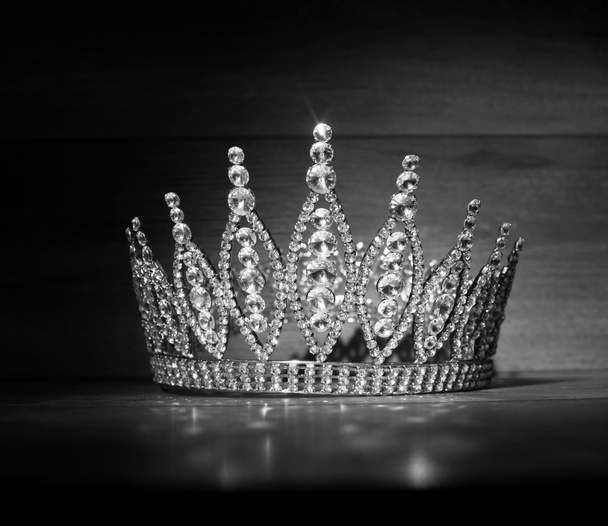 Corona de diamantes de lujo, concurso de belleza americano. Blanco y negro  - Foto, imagen