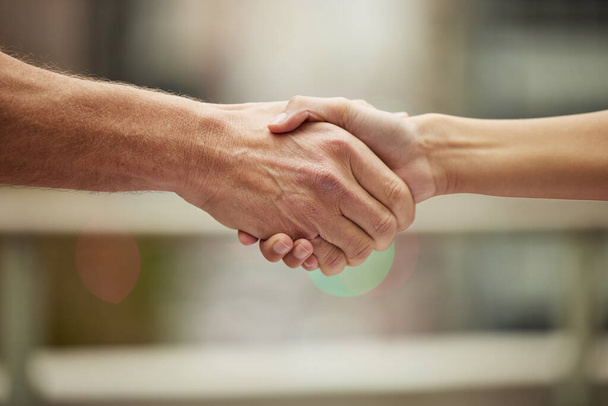 Its great to meet you. Closeup shot of two unrecognisable people shaking hands. - Fotoğraf, Görsel