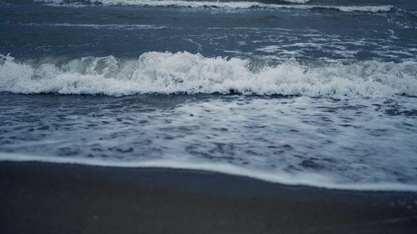 Waves foam splash beach in sea background landscape. Blue ocean water surface. - Foto, Bild