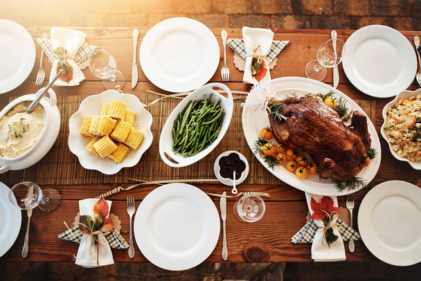 Remember to count your blessings. High angle shot of a dining table all laid out for Thanksgiving. - Valokuva, kuva