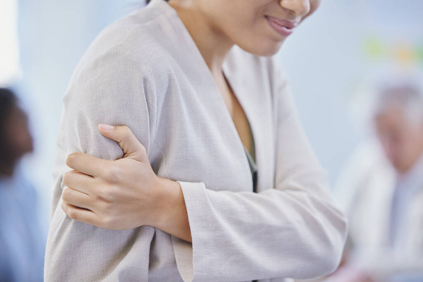 Its been a tough week at the office. Cropped shot of a businesswoman holding her arm in pain. - Foto, afbeelding