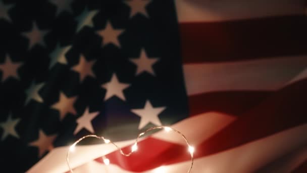 Anma günü için Amerikan bayrağında kalp, yas. - Video, Çekim