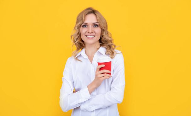 glad blonde woman with coffee cup on yellow background - Fotografie, Obrázek
