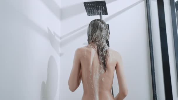 ducha femenina en el baño - Metraje, vídeo