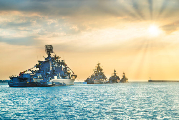 Venäjän sotilaslaivaston alukset ja risteilijä Moskva Moskova - Valokuva, kuva