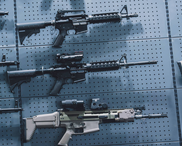 Collection of rifles and carbines on the wall - Foto, imagen