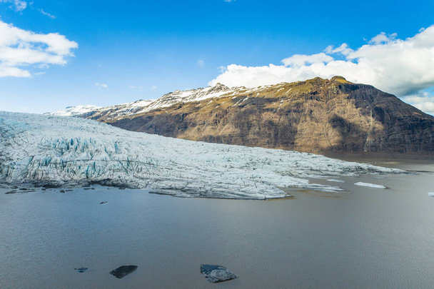 Luftaufnahme des Flaajokull-Gletschers im Vatnajokull-Nationalpark im Süden Islands - Foto, Bild