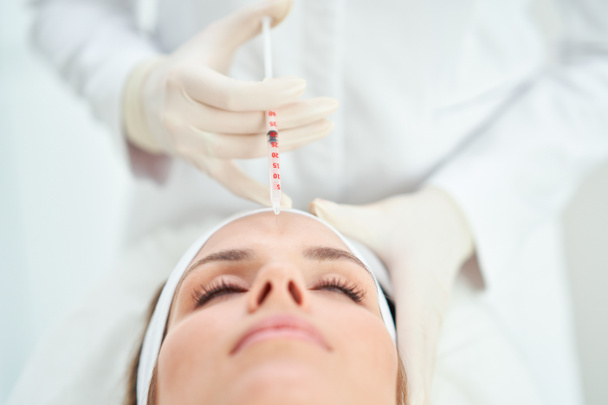 A scene of medical cosmetology treatments botox injection. - Foto, Bild