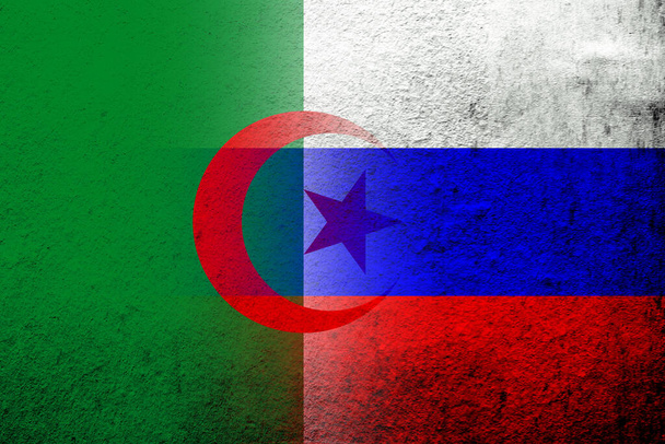 Nationale vlag van de Russische Federatie met nationale vlag van de Democratische Volksrepubliek Algerije. Grunge achtergrond - Foto, afbeelding