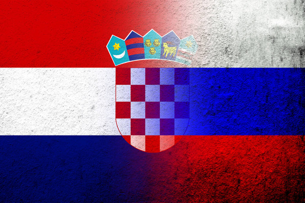 Nationale vlag van de Russische Federatie met Republiek Kroatië Nationale vlag. Grunge achtergrond - Foto, afbeelding