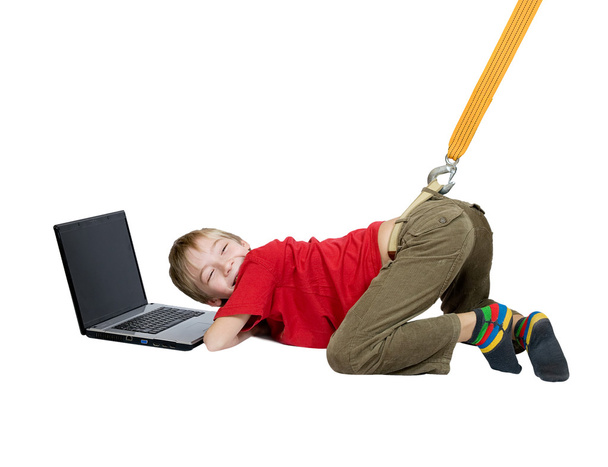 die Internetabhängigkeit. das Tuch zieht den Jungen vom Laptop - Foto, Bild