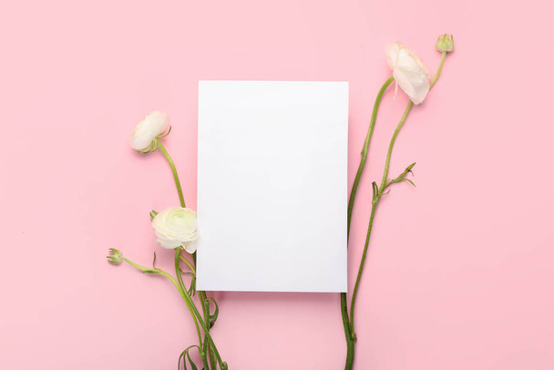 Blank card and beautiful ranunculus flowers on pink background - 写真・画像