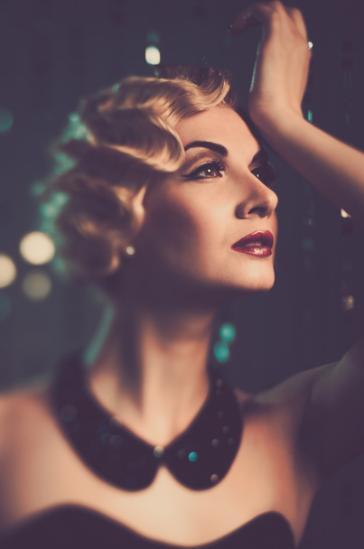 Elegantní retro blondýnka v závoji s krásný účes - Fotografie, Obrázek