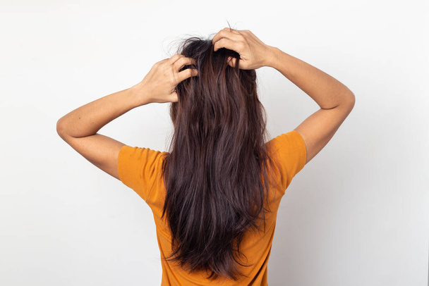 Women itching scalp itchy his hair and was massage her hair on a white background,Haircare concept - Foto, imagen