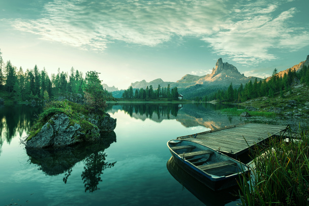 Beautiful lake at dawn - Photo, Image