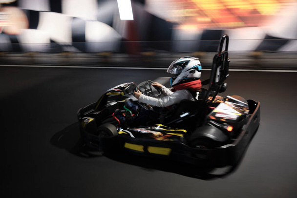 Electric Go kart driver speed rive indoor circuit race - Zdjęcie, obraz