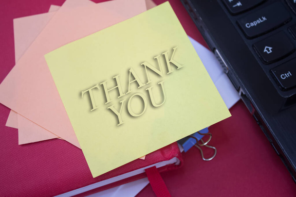 Thank You. Text on adhesive note paper. Event, celebration reminder message. - Foto, afbeelding