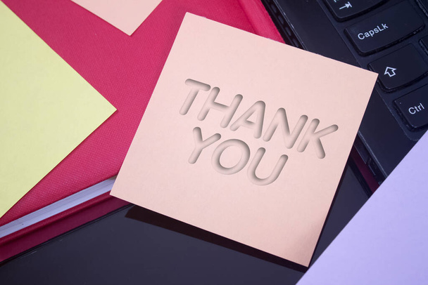 Thank You. Text on adhesive note paper. Event, celebration reminder message. - Foto, Imagen
