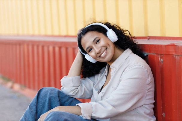 smiling woman with headphones outdoor - Valokuva, kuva