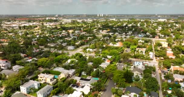Съёмки с воздуха в жилых кварталах West Palm Beach FL - Кадры, видео
