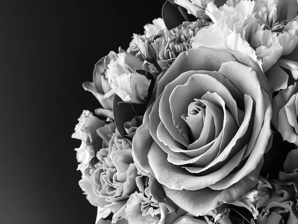 Bouquet vintage di fiori in fiore come regalo di festa, concetto di design floreale di lusso - Foto, immagini