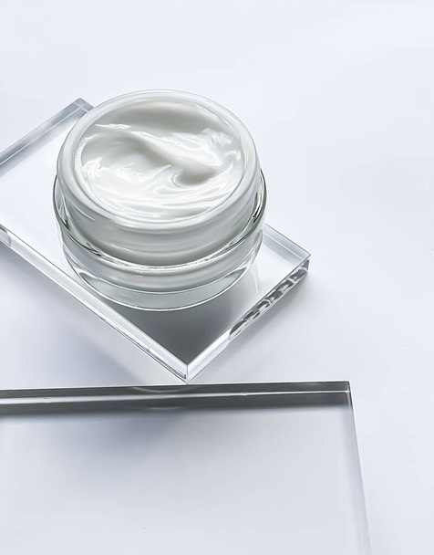 Face cream moisturiser jar and product sample on glass, beauty and skincare, cosmetic science concept - Φωτογραφία, εικόνα
