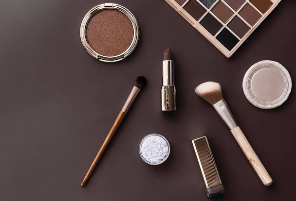 Beauty, make-up and cosmetics flatlay design with copyspace, cosmetic products and makeup tools on brown background, girly and feminine style concept - Fotoğraf, Görsel