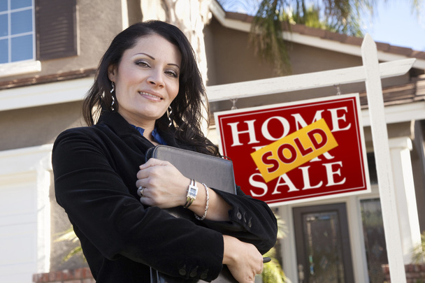 Hispanic Woman in Front of Real Estate Sign and New Home - Foto, Bild
