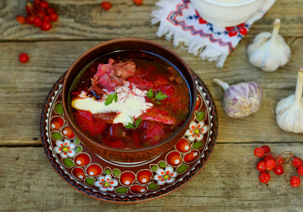 borsch, traditional Ukrainian beet and sour cream soup  - Foto, imagen