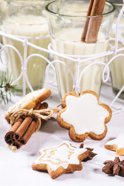 Christmas cookies and cocktail - Foto, Imagen