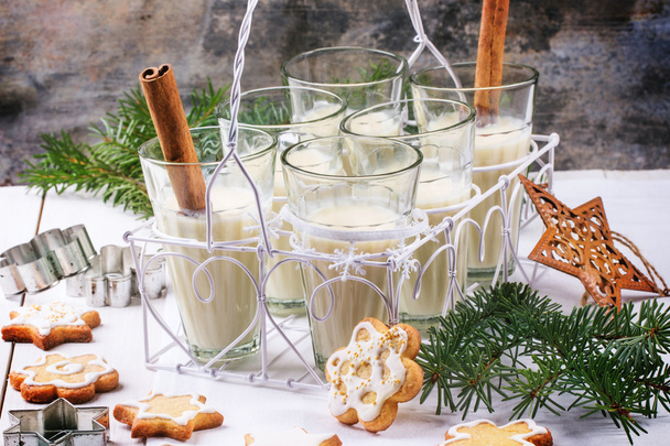 Christmas cookies and cocktail - Foto, Imagen