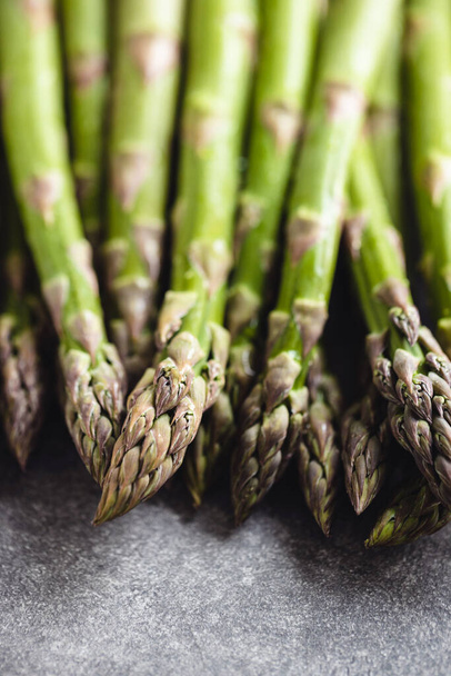 Fresh asparagus on gray table, close up. - Foto, imagen